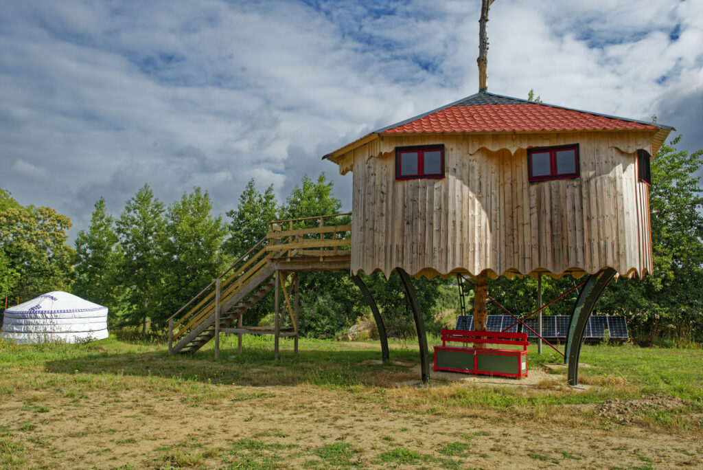 cabane dans les arbres à Clohars-Carnoet